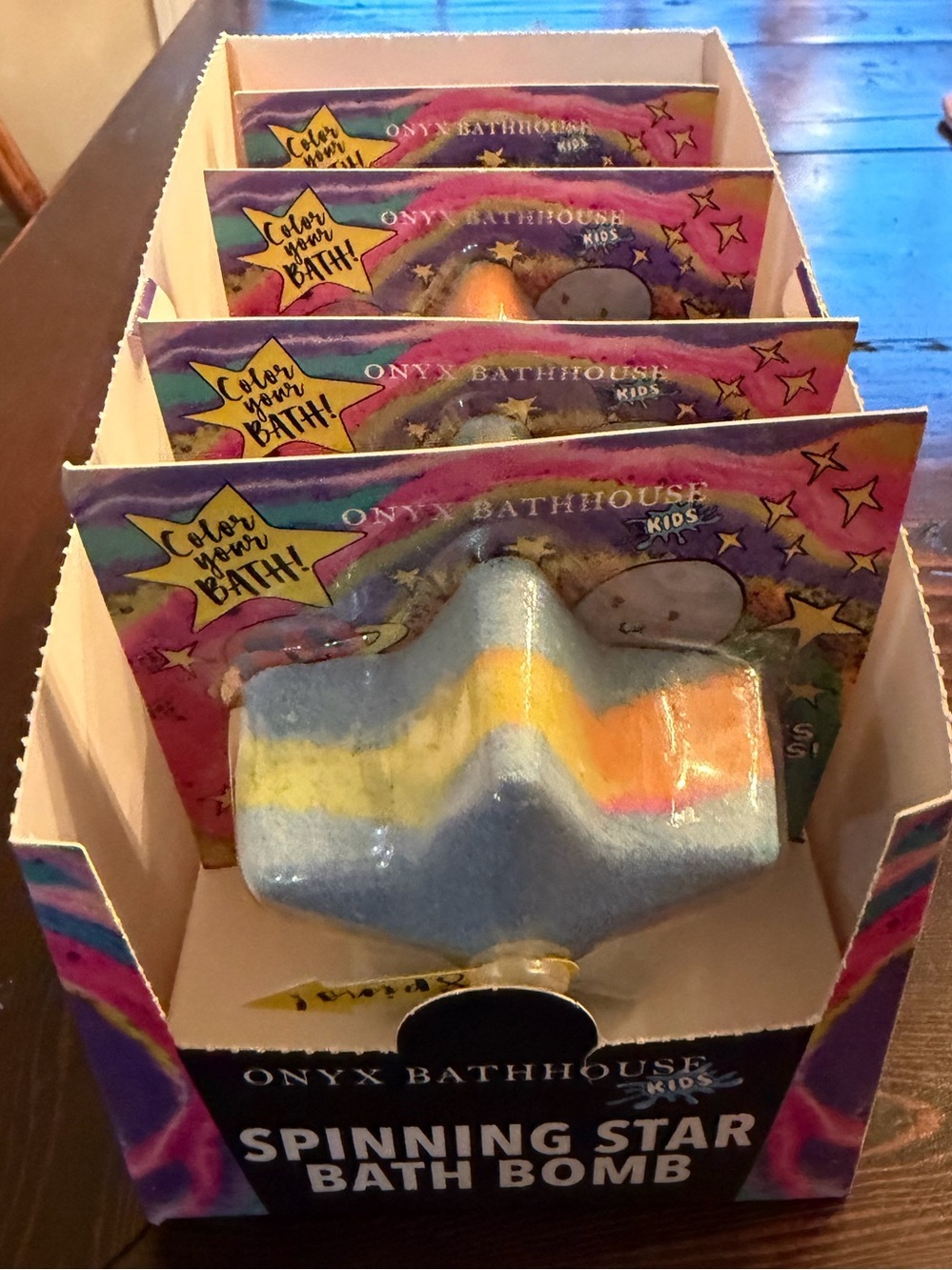 Onyx Bathhouse Spinning Star Bath Bomb Cotton Candy Scent 4 Pack in Display Box - Picture 7 of 8